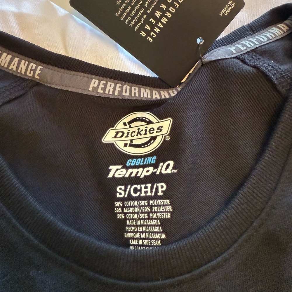 Dickies Women's Cooling Long Sleeve Pocket T-Shirt Black Size Small NWT - Picture 5 of 5
